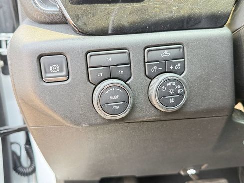 Used 2025 Chevrolet Silverado 2500 LT w/ Convenience Package AWD/4WD image 19