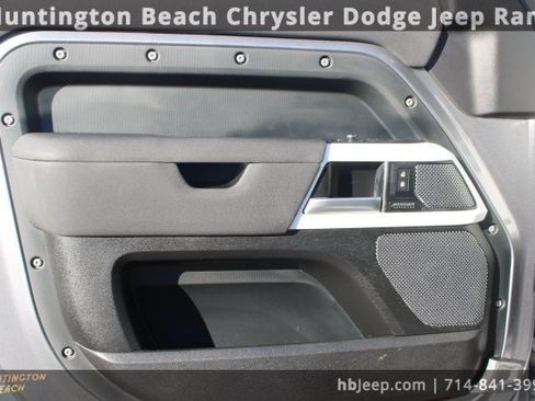 Used 2023 Land Rover Defender 110 SE image 11