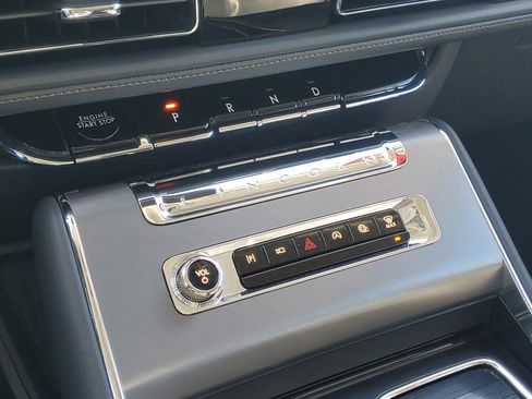 Certified 2025 Lincoln Aviator Premiere w/ Equipment Group 101A image 18