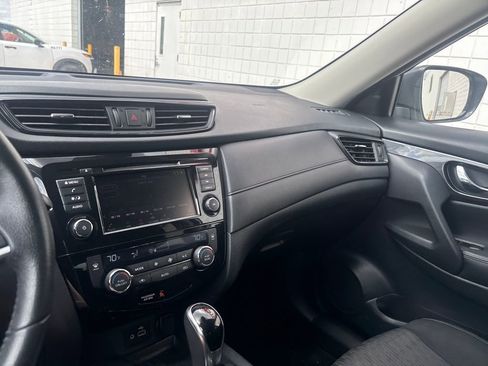 Used 2019 Nissan Rogue SV image 15