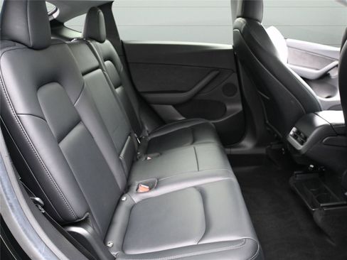 Used 2021 Tesla Model Y Long Range image 19