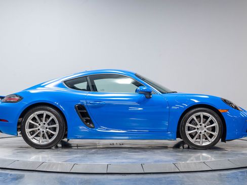 Used 2025 Porsche 718 Cayman RWD image 19