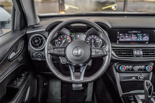 Used 2021 Alfa Romeo Stelvio Sprint w/ Sun & Sound Package AWD/4WD image 28