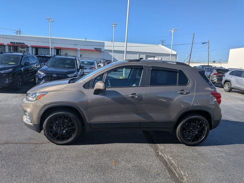 Used 2022 Chevrolet Trax LT w/ Sport Edition image 6