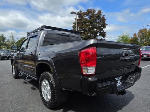Used 2017 Toyota Tacoma SR5 w/ Tow Package AWD/4WD image 6