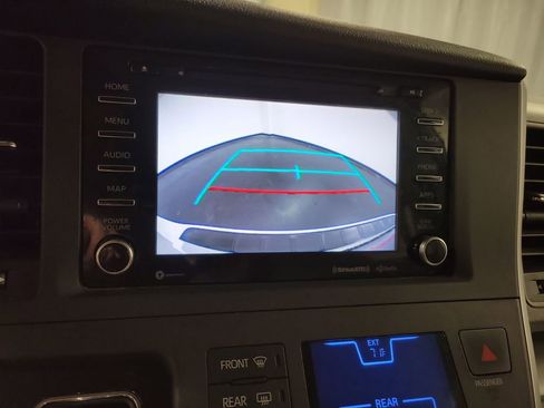 Used 2020 Toyota Sienna LE image 16