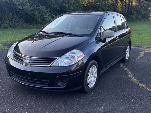 Used 2011 Nissan Versa 1.8 S w/ Plus Pkg image 4