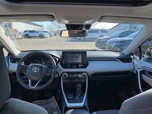 Used 2022 Toyota RAV4 XLE w/ Convenience Package image 10