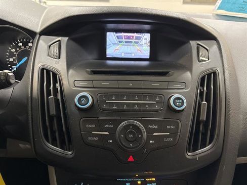 Used 2016 Ford Focus SE w/ SE Cold Weather Package image 7