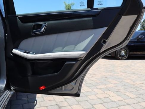 Used 2010 Mercedes-Benz E 550 Sedan image 26