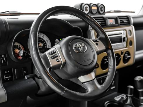Used 2014 Toyota FJ Cruiser 4WD w/ Upgrade Package image 20