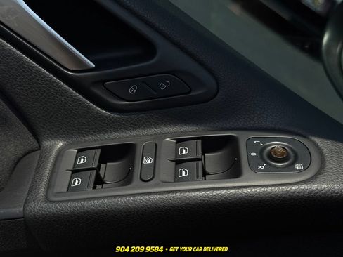 Used 2013 Volkswagen Golf 4-Door FWD image 12