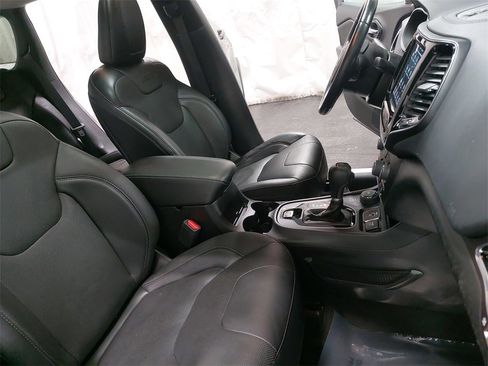 Used 2021 Jeep Cherokee Limited image 10