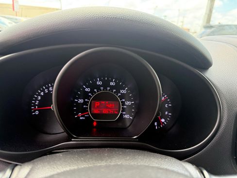 Used 2016 Kia Soul + image 15