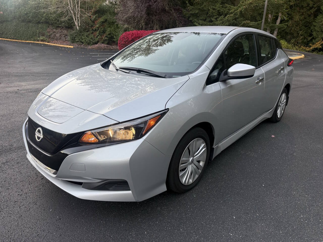 Used 2025 Nissan Leaf S FWD image 1