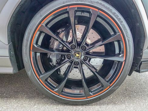 Used 2022 Lamborghini Urus AWD/4WD image 27