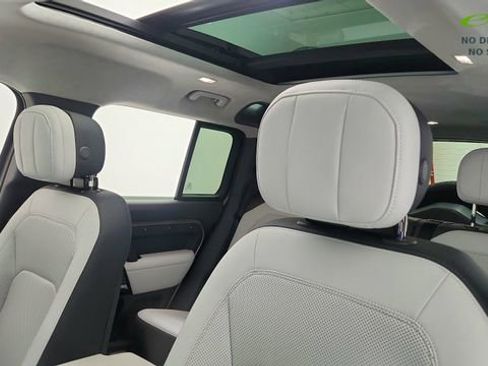 Used 2025 Land Rover Defender 110 X image 32