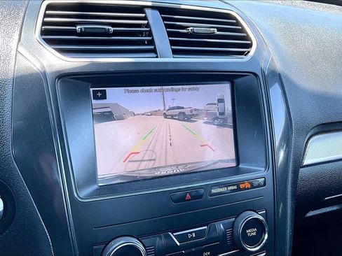 Used 2019 Ford Explorer XLT w/ Equipment Group 201A FWD image 26