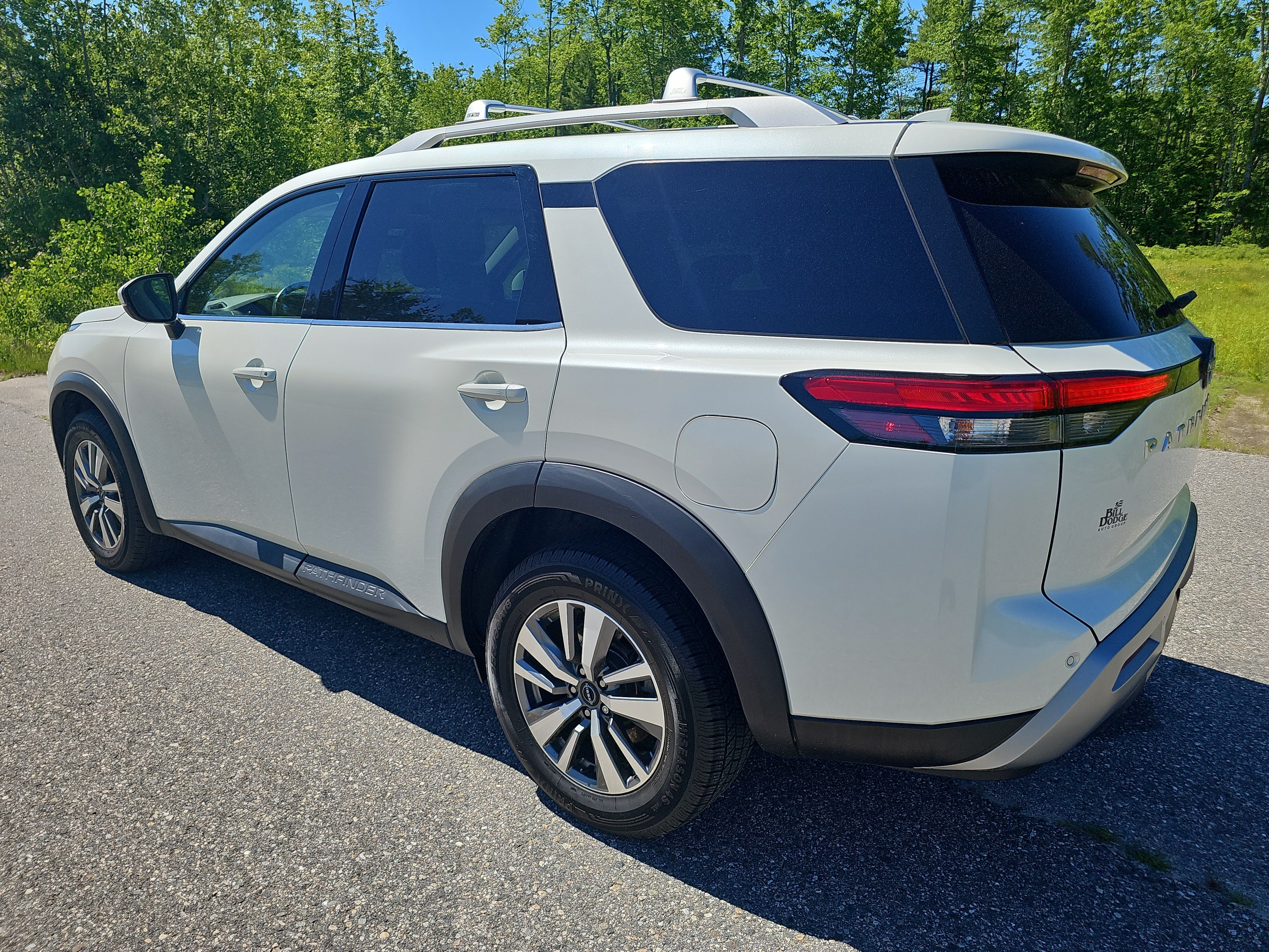 Used 2023 Nissan Pathfinder SL AWD/4WD image 7