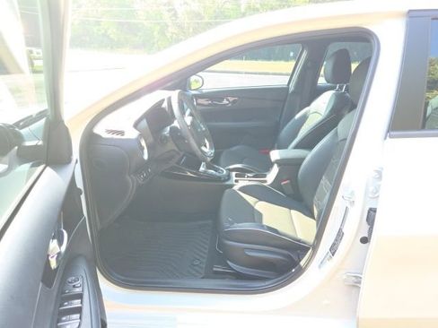 Used 2023 Kia Forte GT-Line w/ GT-Line Premium Package FWD image 13