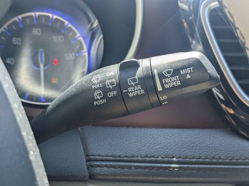 Used 2020 Chrysler Pacifica Limited FWD image 29