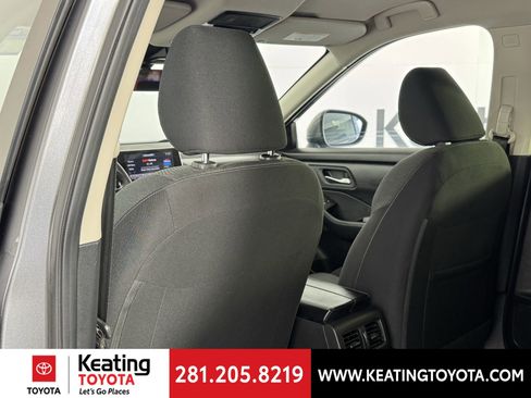 Used 2024 Nissan Rogue SV image 15