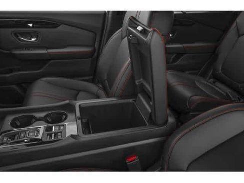 Used 2025 Honda Pilot TrailSport image 13
