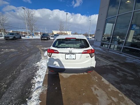 Used 2021 Honda HR-V LX image 4