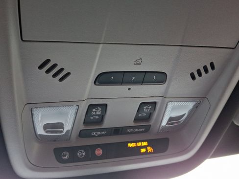 Used 2022 GMC Acadia AT4 w/ Technology Package image 20