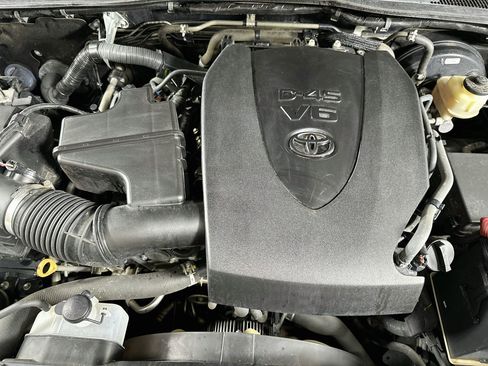 Used 2017 Toyota Tacoma TRD Sport RWD image 31