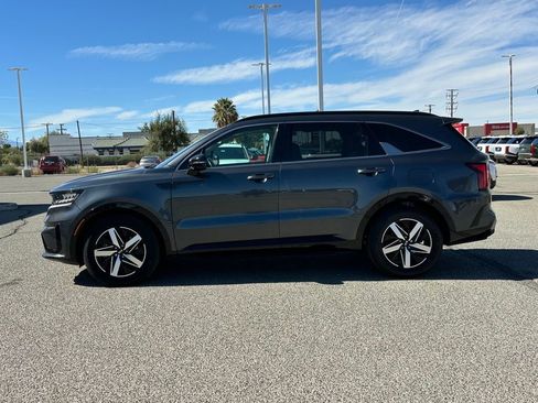 Used 2021 Kia Sorento S w/ Panoramic Sunroof Package image 3