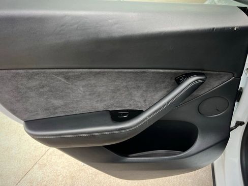 Used 2021 Tesla Model Y Long Range image 22