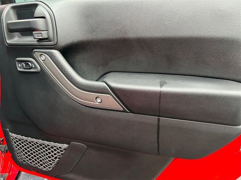 Used 2018 Jeep Wrangler Unlimited Sport S image 29