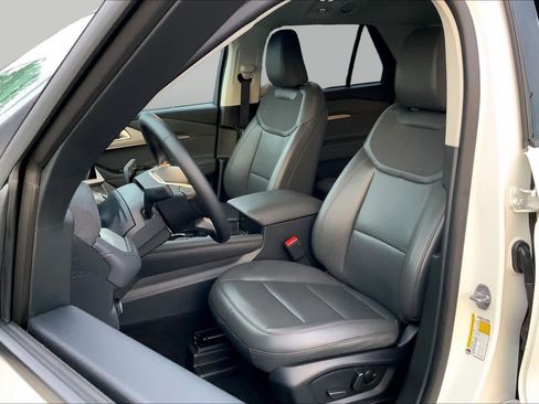 Used 2025 Ford Explorer Active w/ Active Comfort Package RWD image 7