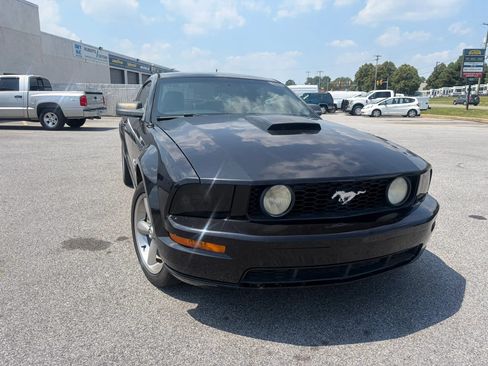 Used 2009 Ford Mustang GT RWD image 3