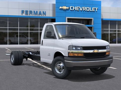 New 2026 Chevrolet Express 4500 w/ Power Convenience Package RWD image 8