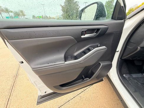 Used 2023 Toyota Highlander L image 22