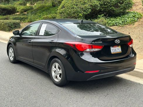 Used 2015 Hyundai Elantra SE FWD image 3