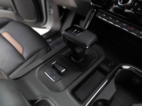 Used 2025 GMC Sierra 1500 AT4 w/ Technology Package image 29