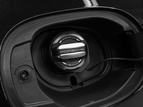 Certified 2024 Porsche Macan AWD/4WD image 17