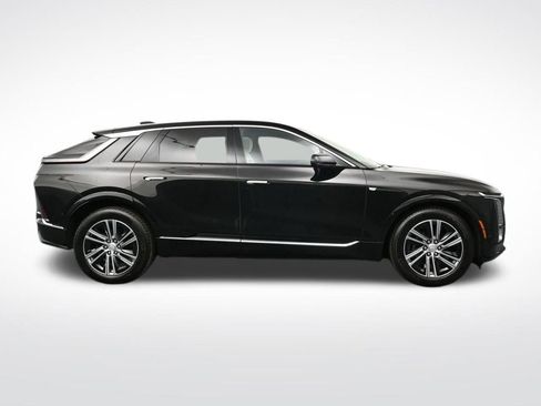Used 2025 Cadillac Lyriq Luxury AWD/4WD image 6