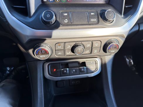 Used 2023 GMC Acadia SLT image 31