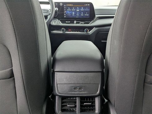 Used 2025 Chevrolet Equinox LT image 30