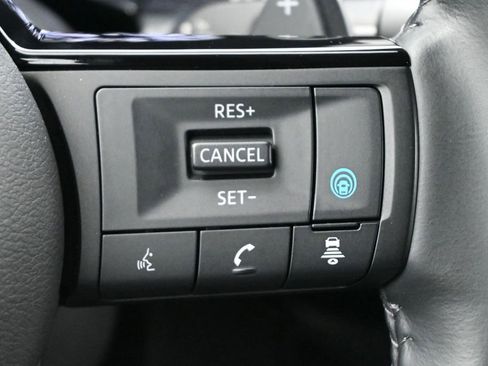 Used 2024 Nissan Pathfinder SL w/ SL Premium Package FWD image 7