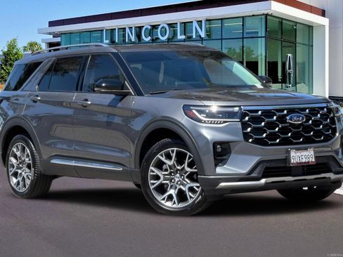 Used 2025 Ford Explorer Platinum w/ Ultimate Package AWD/4WD image 2