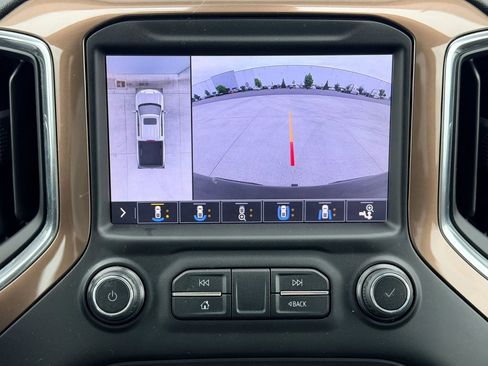 Used 2019 Chevrolet Silverado 1500 High Country w/ Technology Package AWD/4WD image 28