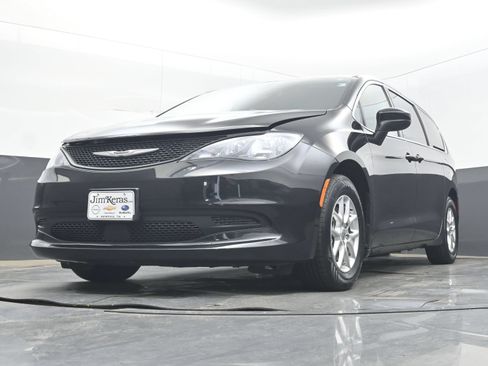 Used 2023 Chrysler Voyager LX FWD image 23