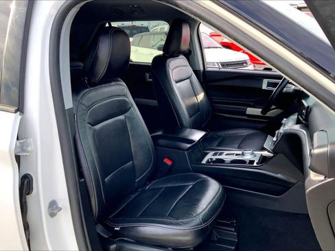 Used 2021 Ford Explorer XLT RWD image 9