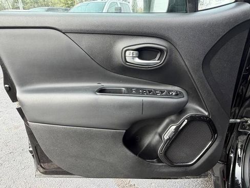 Used 2017 Jeep Renegade Altitude image 11