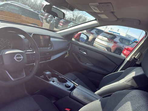 Used 2025 Nissan Rogue SV image 24